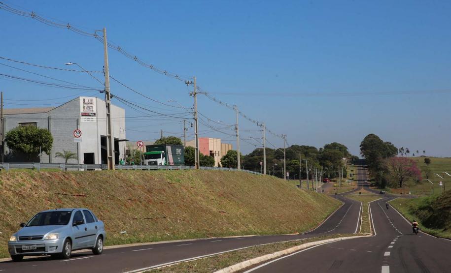 Pavimentacao e recape de vias urbarnas em Umuarama.  Av Portugal trecho entre a Rua Monteiro Lobato e o trevo da Estrada do Bonfiim (antiga PR 482 saida para Maria Helena).  -  05/08/2020 -  Foto: Geraldo Bubniak/AEN