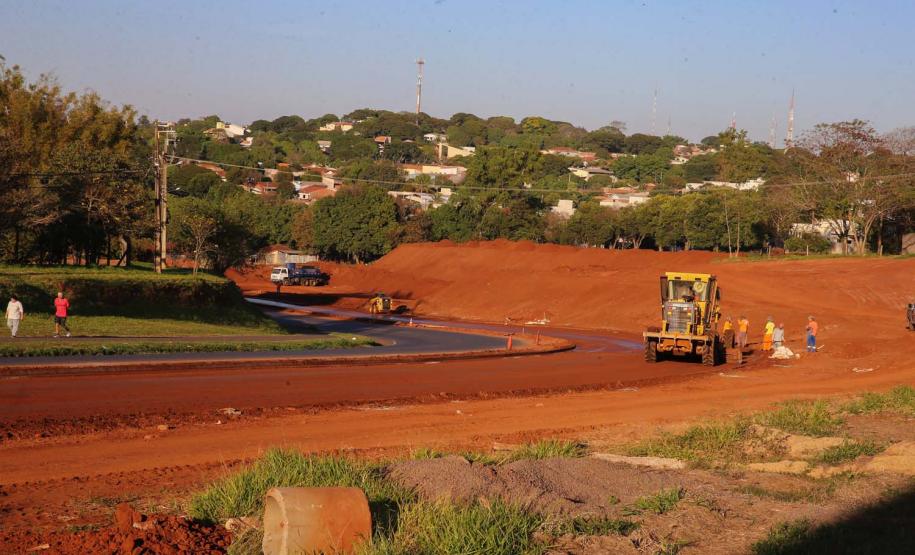 Pavimentacao e recape de vias urbarnas em Umuarama.  Av Portugal trecho entre a Rua Monteiro Lobato e o trevo da Estrada do Bonfiim (antiga PR 482 saida para Maria Helena).  -  05/08/2020 -  Foto: Geraldo Bubniak/AEN