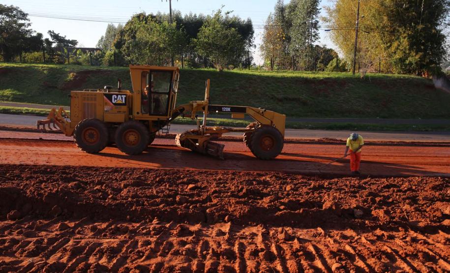 Pavimentacao e recape de vias urbarnas em Umuarama.  Av Portugal trecho entre a Rua Monteiro Lobato e o trevo da Estrada do Bonfiim (antiga PR 482 saida para Maria Helena).  -  05/08/2020 -  Foto: Geraldo Bubniak/AEN