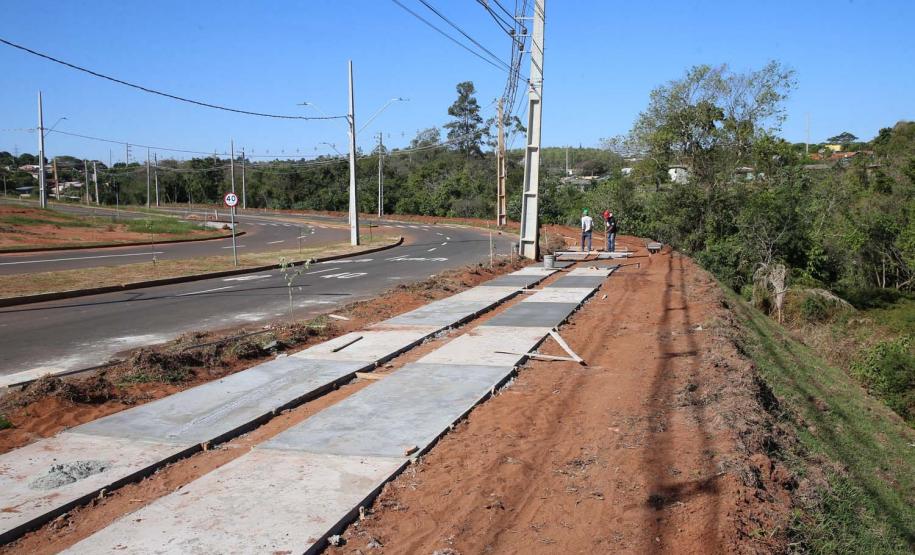 Pavimentacao e recape de vias urbarnas em Umuarama.  Av Portugal trecho entre a Rua Monteiro Lobato e o trevo da Estrada do Bonfiim (antiga PR 482 saida para Maria Helena).  -  05/08/2020 -  Foto: Geraldo Bubniak/AEN