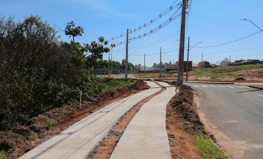 Pavimentacao e recape de vias urbarnas em Umuarama.  Av Portugal trecho entre a Rua Monteiro Lobato e o trevo da Estrada do Bonfiim (antiga PR 482 saida para Maria Helena).  -  05/08/2020 -  Foto: Geraldo Bubniak/AEN