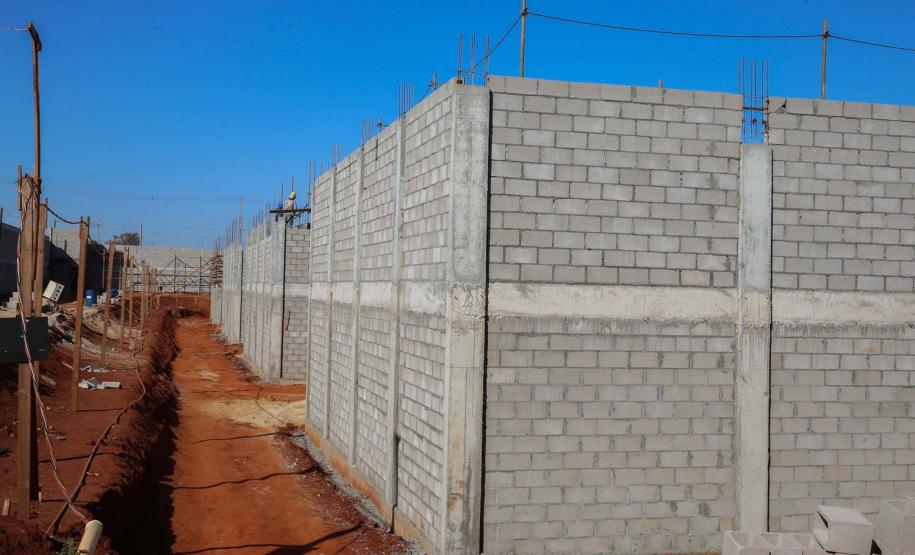 Obras de Construçao da Cadeia Publica de Guaira no loteamento Jardim Floresta com investimento de 16 milhoes. Exemplo da nova realidade do sistema carcerário que está sendo construída no Paraná. Acabar com o problema da superlotação em carceragens de delegacias e realocar os detentos em um espaço estruturado é uma das principais metas do Governo do Estado.