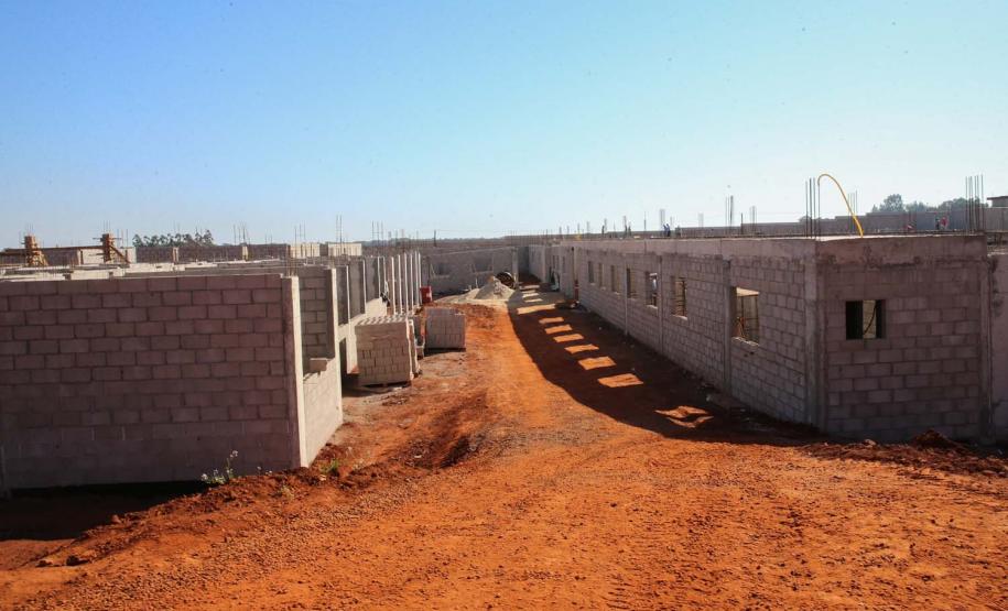 Obras de Construçao da Cadeia Publica de Guaira no loteamento Jardim Floresta com investimento de 16 milhoes. Exemplo da nova realidade do sistema carcerário que está sendo construída no Paraná. Acabar com o problema da superlotação em carceragens de delegacias e realocar os detentos em um espaço estruturado é uma das principais metas do Governo do Estado.