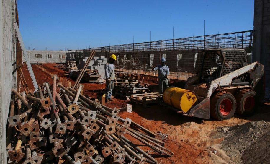 Obras de Construçao da Cadeia Publica de Guaira no loteamento Jardim Floresta com investimento de 16 milhoes. Exemplo da nova realidade do sistema carcerário que está sendo construída no Paraná. Acabar com o problema da superlotação em carceragens de delegacias e realocar os detentos em um espaço estruturado é uma das principais metas do Governo do Estado.