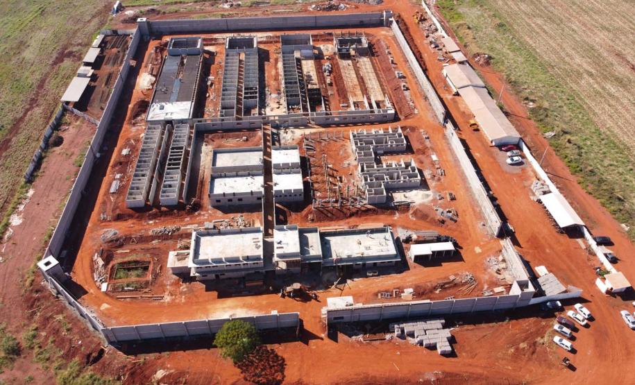 Obras de Construçao da Cadeia Publica de Guaira no loteamento Jardim Floresta com investimento de 16 milhoes. Exemplo da nova realidade do sistema carcerário que está sendo construída no Paraná. Acabar com o problema da superlotação em carceragens de delegacias e realocar os detentos em um espaço estruturado é uma das principais metas do Governo do Estado.