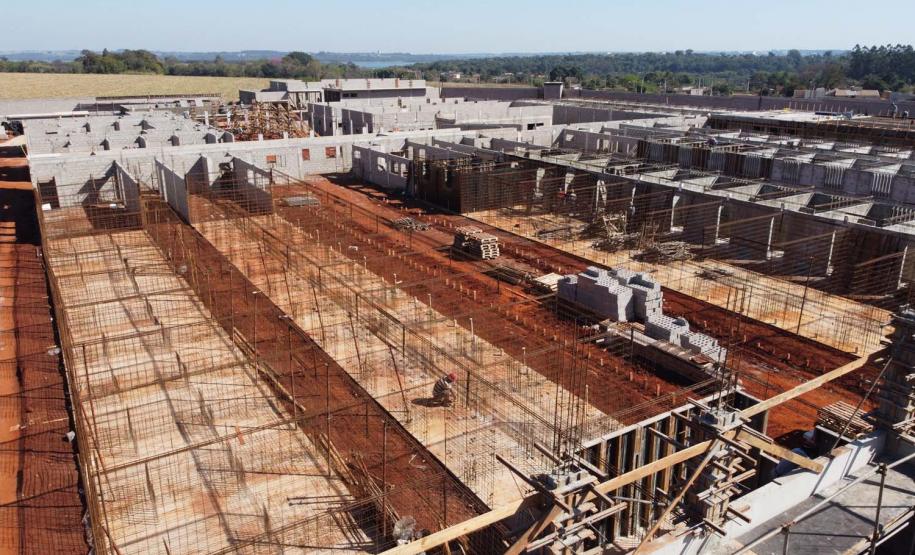 Obras de Construçao da Cadeia Publica de Guaira no loteamento Jardim Floresta com investimento de 16 milhoes. Exemplo da nova realidade do sistema carcerário que está sendo construída no Paraná. Acabar com o problema da superlotação em carceragens de delegacias e realocar os detentos em um espaço estruturado é uma das principais metas do Governo do Estado.
