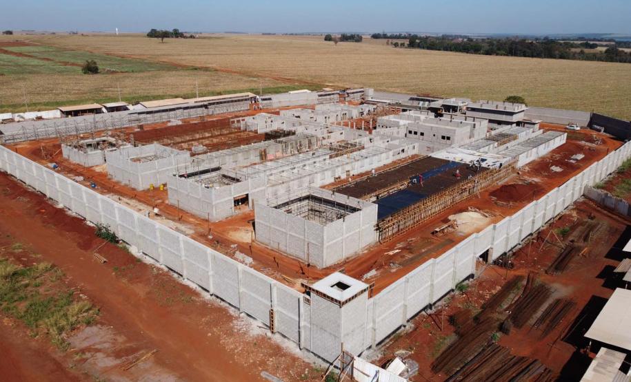 Obras de Construçao da Cadeia Publica de Guaira no loteamento Jardim Floresta com investimento de 16 milhoes. Exemplo da nova realidade do sistema carcerário que está sendo construída no Paraná. Acabar com o problema da superlotação em carceragens de delegacias e realocar os detentos em um espaço estruturado é uma das principais metas do Governo do Estado.