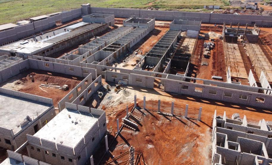 Obras de Construçao da Cadeia Publica de Guaira no loteamento Jardim Floresta com investimento de 16 milhoes. Exemplo da nova realidade do sistema carcerário que está sendo construída no Paraná. Acabar com o problema da superlotação em carceragens de delegacias e realocar os detentos em um espaço estruturado é uma das principais metas do Governo do Estado.