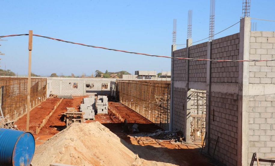 Obras de Construçao da Cadeia Publica de Guaira no loteamento Jardim Floresta com investimento de 16 milhoes. Exemplo da nova realidade do sistema carcerário que está sendo construída no Paraná. Acabar com o problema da superlotação em carceragens de delegacias e realocar os detentos em um espaço estruturado é uma das principais metas do Governo do Estado.