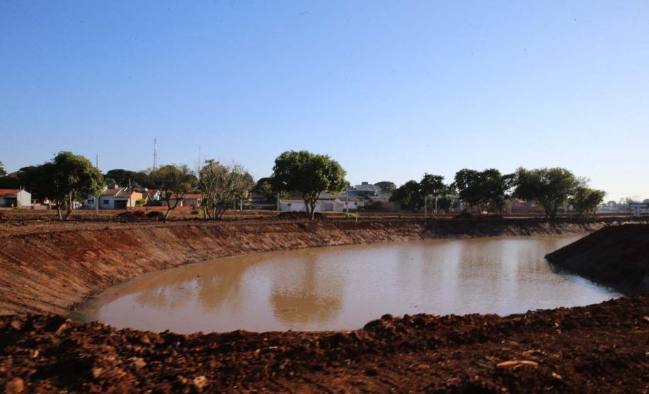 Obras para revitalizar o Parque Fundo de Vale em Guaira,  com instalação e adaptação de acessibilidade em todo o Parque, ampliação do lago, pista de caminhada, modernização paisagística, bancos e vegetação nova.   06/08/2020 -