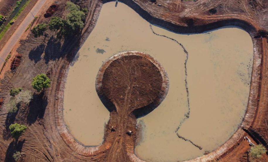 Obras para revitalizar o Parque Fundo de Vale em Guaira,  com instalação e adaptação de acessibilidade em todo o Parque, ampliação do lago, pista de caminhada, modernização paisagística, bancos e vegetação nova.   06/08/2020 -