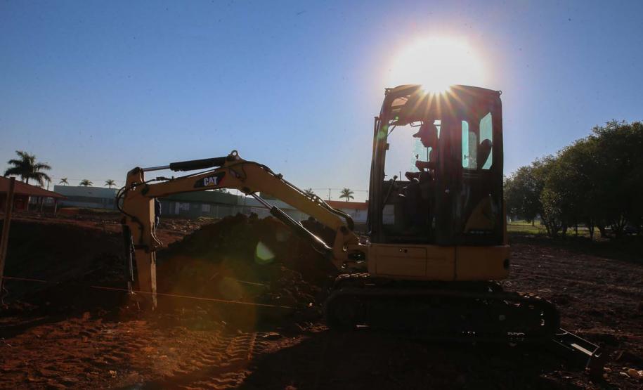 Obras para revitalizar o Parque Fundo de Vale em Guaira,  com instalação e adaptação de acessibilidade em todo o Parque, ampliação do lago, pista de caminhada, modernização paisagística, bancos e vegetação nova.   06/08/2020 -