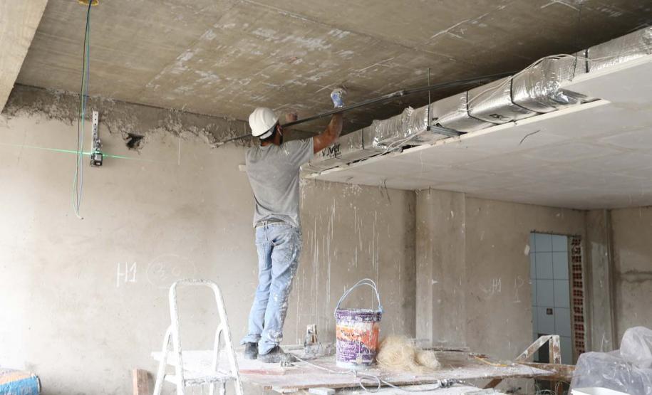 Construcao da Delegacia Cidada de Colombo. A delegacia cidadã é um novo modelo de atendimento em delegacias no Paraná, com espaços específicos e reservados para separar vítimas de agressores e possibilidade de auxílio de assistentes sociais e psicólogos, quando necessário. Colombo