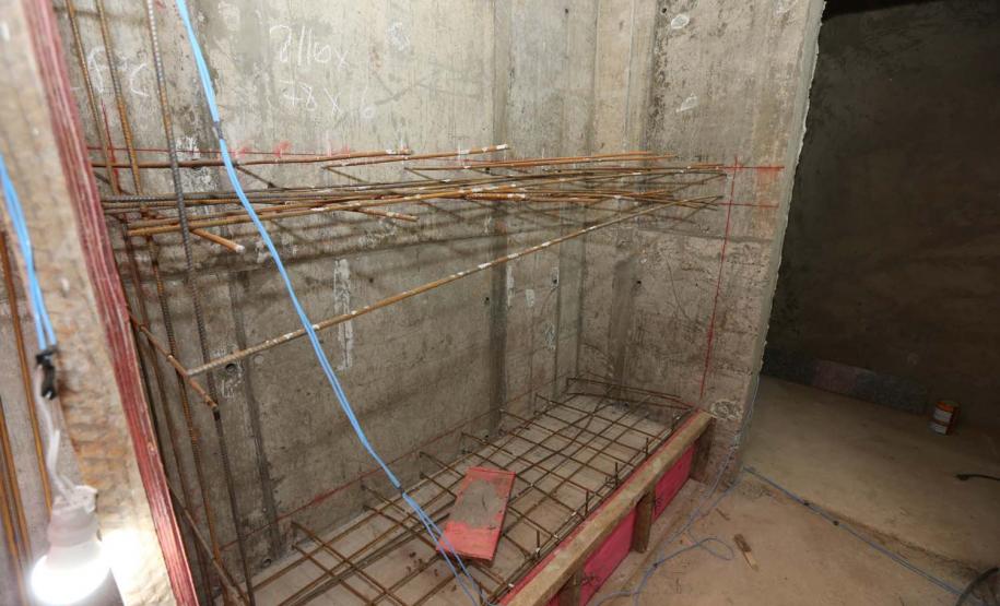 Construcao da Delegacia Cidada de Colombo. A delegacia cidadã é um novo modelo de atendimento em delegacias no Paraná, com espaços específicos e reservados para separar vítimas de agressores e possibilidade de auxílio de assistentes sociais e psicólogos, quando necessário. Colombo