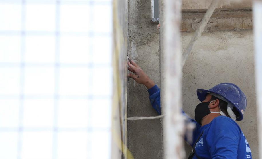 Construcao da Delegacia Cidada de Colombo. A delegacia cidadã é um novo modelo de atendimento em delegacias no Paraná, com espaços específicos e reservados para separar vítimas de agressores e possibilidade de auxílio de assistentes sociais e psicólogos, quando necessário. Colombo