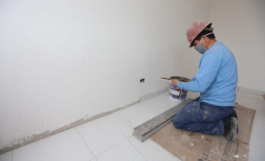 Construcao da Delegacia Cidada de Colombo. A delegacia cidadã é um novo modelo de atendimento em delegacias no Paraná, com espaços específicos e reservados para separar vítimas de agressores e possibilidade de auxílio de assistentes sociais e psicólogos, quando necessário. Colombo