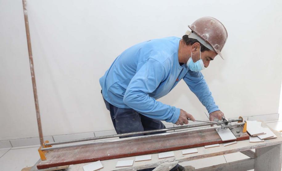 Construcao da Delegacia Cidada de Colombo. A delegacia cidadã é um novo modelo de atendimento em delegacias no Paraná, com espaços específicos e reservados para separar vítimas de agressores e possibilidade de auxílio de assistentes sociais e psicólogos, quando necessário. Colombo