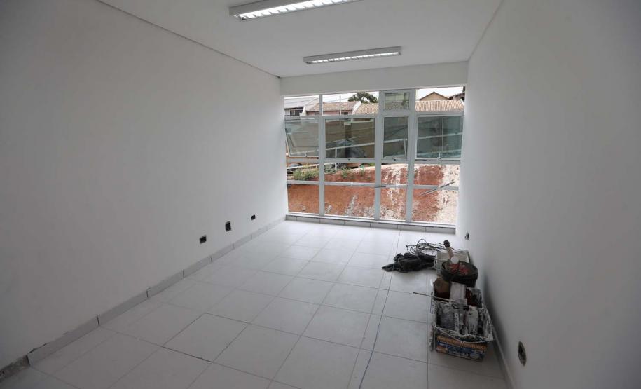 Construcao da Delegacia Cidada de Colombo. A delegacia cidadã é um novo modelo de atendimento em delegacias no Paraná, com espaços específicos e reservados para separar vítimas de agressores e possibilidade de auxílio de assistentes sociais e psicólogos, quando necessário. Colombo