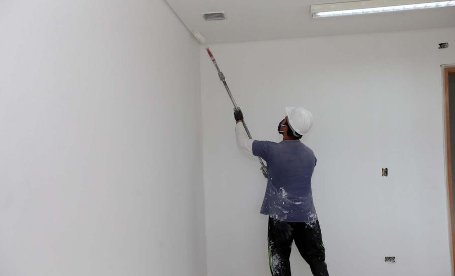 Construcao da Delegacia Cidada de Colombo. A delegacia cidadã é um novo modelo de atendimento em delegacias no Paraná, com espaços específicos e reservados para separar vítimas de agressores e possibilidade de auxílio de assistentes sociais e psicólogos, quando necessário. Colombo