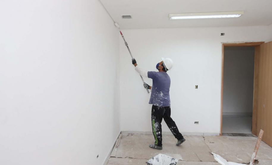 Construcao da Delegacia Cidada de Colombo. A delegacia cidadã é um novo modelo de atendimento em delegacias no Paraná, com espaços específicos e reservados para separar vítimas de agressores e possibilidade de auxílio de assistentes sociais e psicólogos, quando necessário. Colombo