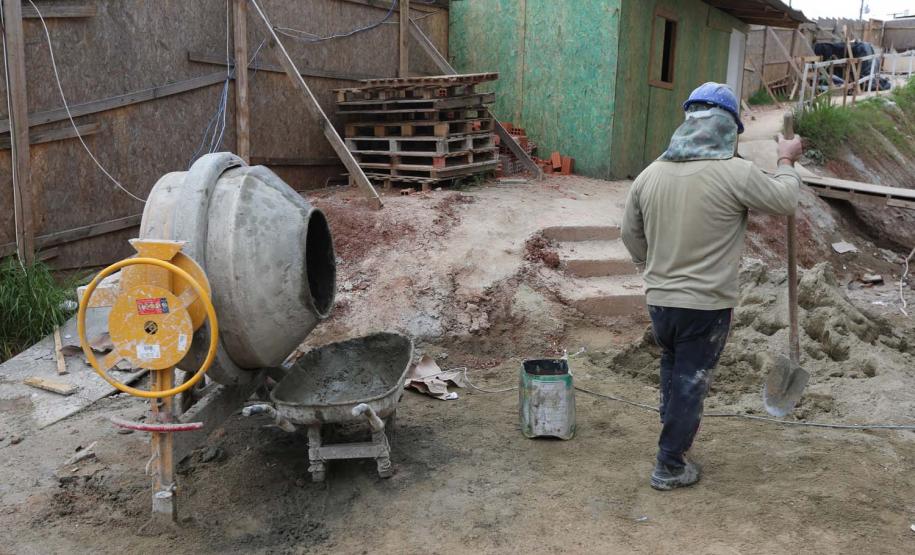 Construcao da Delegacia Cidada de Colombo. A delegacia cidadã é um novo modelo de atendimento em delegacias no Paraná, com espaços específicos e reservados para separar vítimas de agressores e possibilidade de auxílio de assistentes sociais e psicólogos, quando necessário. Colombo