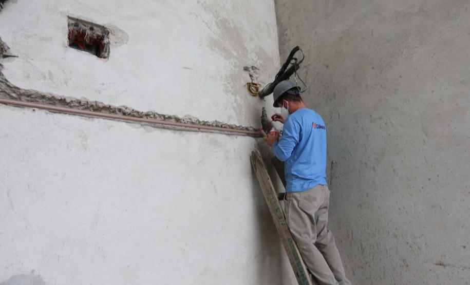 Construcao da Delegacia Cidada de Colombo. A delegacia cidadã é um novo modelo de atendimento em delegacias no Paraná, com espaços específicos e reservados para separar vítimas de agressores e possibilidade de auxílio de assistentes sociais e psicólogos, quando necessário. Colombo