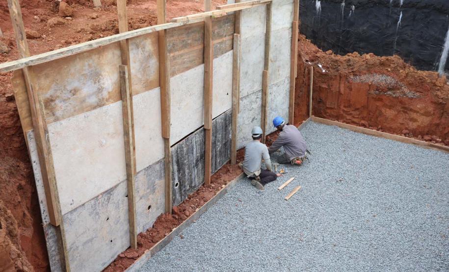 Construcao da Delegacia Cidada de Almirante Tamandare. A delegacia cidadã é um novo modelo de atendimento em delegacias no Paraná, com espaços específicos e reservados para separar vítimas de agressores e possibilidade de auxílio de assistentes sociais e psicólogos, quando necessário. Almirante Tamandare