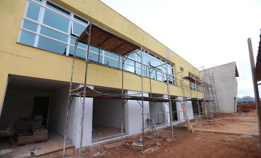 Construcao da Delegacia Cidada de Almirante Tamandare. A delegacia cidadã é um novo modelo de atendimento em delegacias no Paraná, com espaços específicos e reservados para separar vítimas de agressores e possibilidade de auxílio de assistentes sociais e psicólogos, quando necessário. Almirante Tamandare