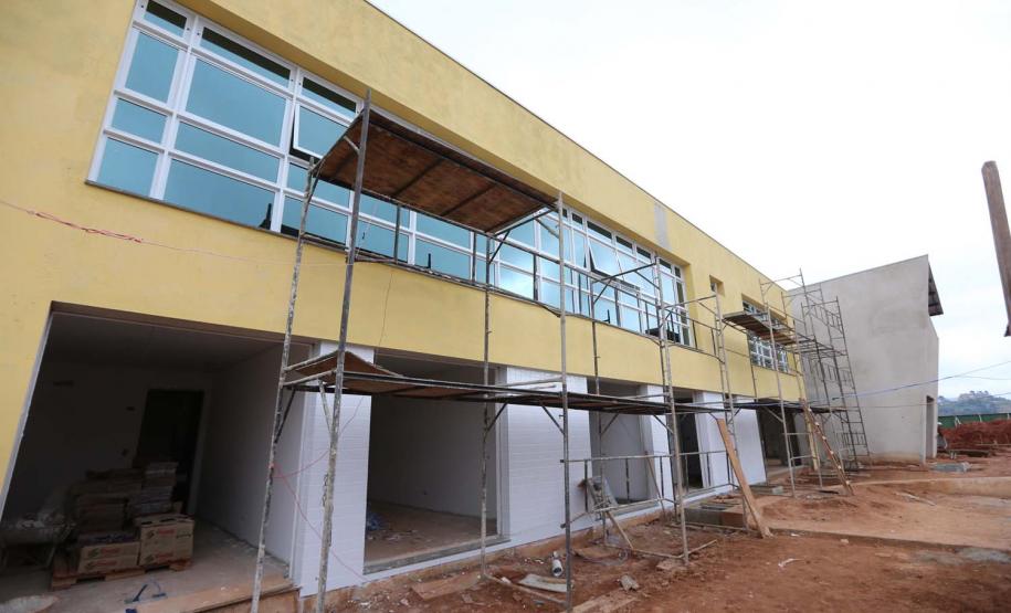 Construcao da Delegacia Cidada de Almirante Tamandare. A delegacia cidadã é um novo modelo de atendimento em delegacias no Paraná, com espaços específicos e reservados para separar vítimas de agressores e possibilidade de auxílio de assistentes sociais e psicólogos, quando necessário. Almirante Tamandare