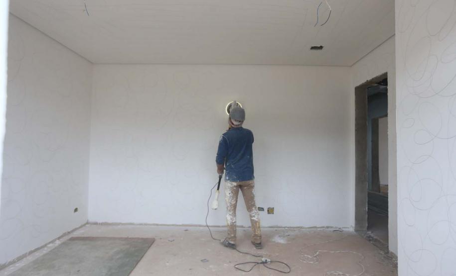 Construcao da Delegacia Cidada de Almirante Tamandare. A delegacia cidadã é um novo modelo de atendimento em delegacias no Paraná, com espaços específicos e reservados para separar vítimas de agressores e possibilidade de auxílio de assistentes sociais e psicólogos, quando necessário. Almirante Tamandare