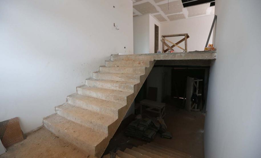 Construcao da Delegacia Cidada de Almirante Tamandare. A delegacia cidadã é um novo modelo de atendimento em delegacias no Paraná, com espaços específicos e reservados para separar vítimas de agressores e possibilidade de auxílio de assistentes sociais e psicólogos, quando necessário. Almirante Tamandare