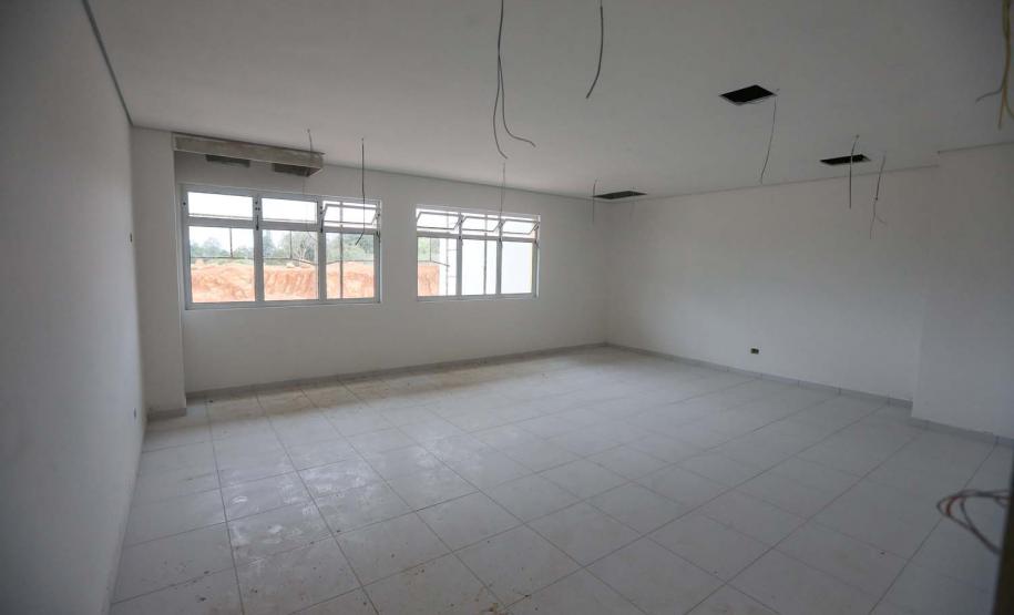 Construcao da Delegacia Cidada de Almirante Tamandare. A delegacia cidadã é um novo modelo de atendimento em delegacias no Paraná, com espaços específicos e reservados para separar vítimas de agressores e possibilidade de auxílio de assistentes sociais e psicólogos, quando necessário. Almirante Tamandare