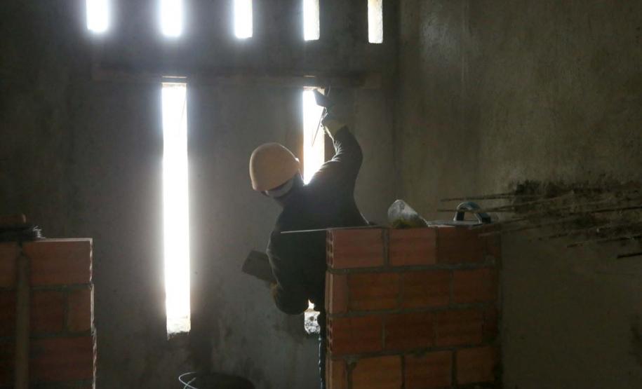 Construcao da Delegacia Cidada de Almirante Tamandare. A delegacia cidadã é um novo modelo de atendimento em delegacias no Paraná, com espaços específicos e reservados para separar vítimas de agressores e possibilidade de auxílio de assistentes sociais e psicólogos, quando necessário. Almirante Tamandare