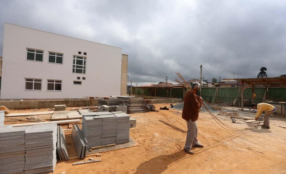 Construcao da Delegacia Cidada de Almirante Tamandare. A delegacia cidadã é um novo modelo de atendimento em delegacias no Paraná, com espaços específicos e reservados para separar vítimas de agressores e possibilidade de auxílio de assistentes sociais e psicólogos, quando necessário. Almirante Tamandare