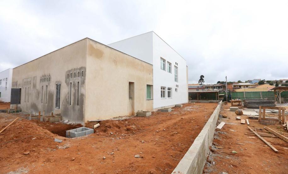 Construcao da Delegacia Cidada de Almirante Tamandare. A delegacia cidadã é um novo modelo de atendimento em delegacias no Paraná, com espaços específicos e reservados para separar vítimas de agressores e possibilidade de auxílio de assistentes sociais e psicólogos, quando necessário. Almirante Tamandare