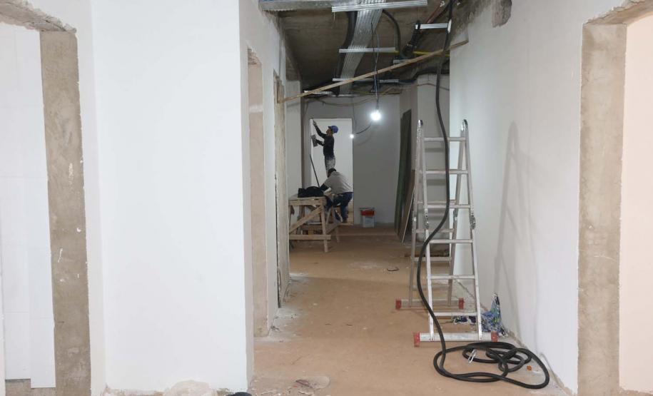 Construcao da Delegacia Cidada de Almirante Tamandare. A delegacia cidadã é um novo modelo de atendimento em delegacias no Paraná, com espaços específicos e reservados para separar vítimas de agressores e possibilidade de auxílio de assistentes sociais e psicólogos, quando necessário. Almirante Tamandare