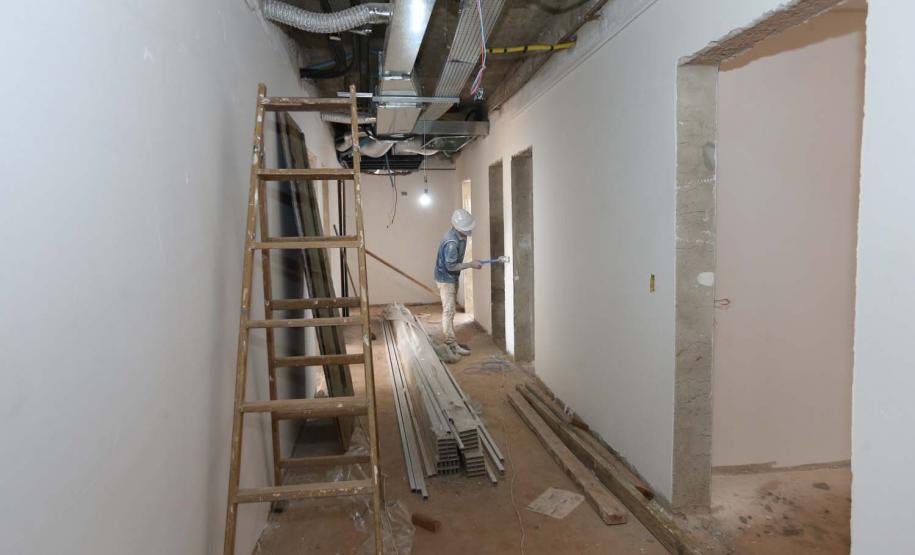 Construcao da Delegacia Cidada de Almirante Tamandare. A delegacia cidadã é um novo modelo de atendimento em delegacias no Paraná, com espaços específicos e reservados para separar vítimas de agressores e possibilidade de auxílio de assistentes sociais e psicólogos, quando necessário. Almirante Tamandare