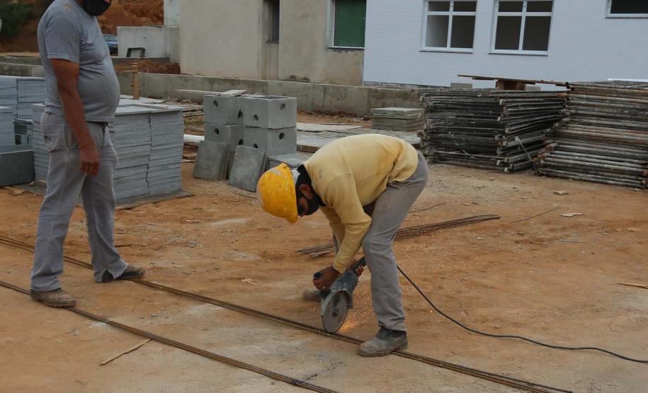 Construcao da Delegacia Cidada de Almirante Tamandare. A delegacia cidadã é um novo modelo de atendimento em delegacias no Paraná, com espaços específicos e reservados para separar vítimas de agressores e possibilidade de auxílio de assistentes sociais e psicólogos, quando necessário. Almirante Tamandare