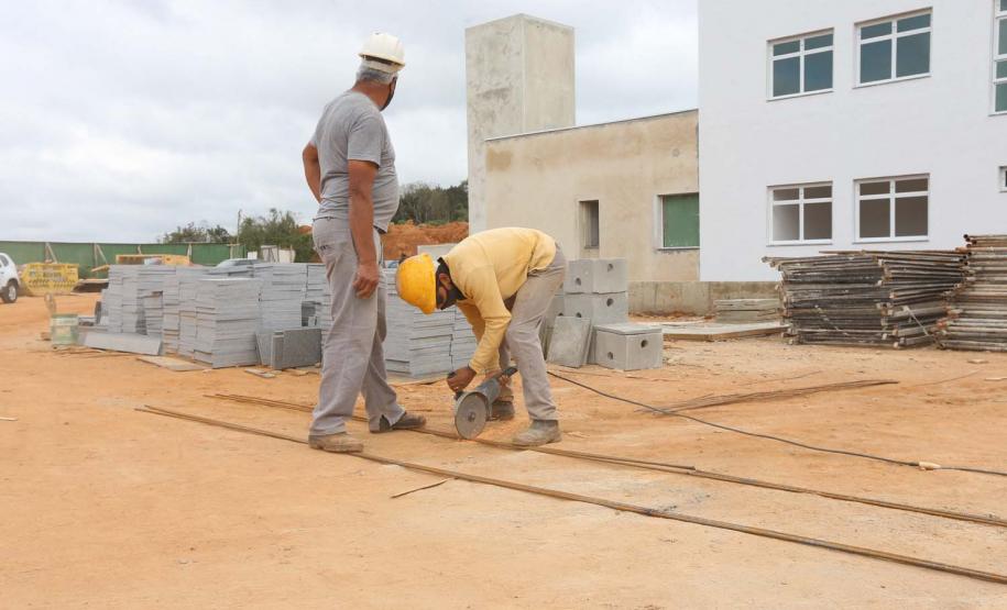 Construcao da Delegacia Cidada de Almirante Tamandare. A delegacia cidadã é um novo modelo de atendimento em delegacias no Paraná, com espaços específicos e reservados para separar vítimas de agressores e possibilidade de auxílio de assistentes sociais e psicólogos, quando necessário. Almirante Tamandare