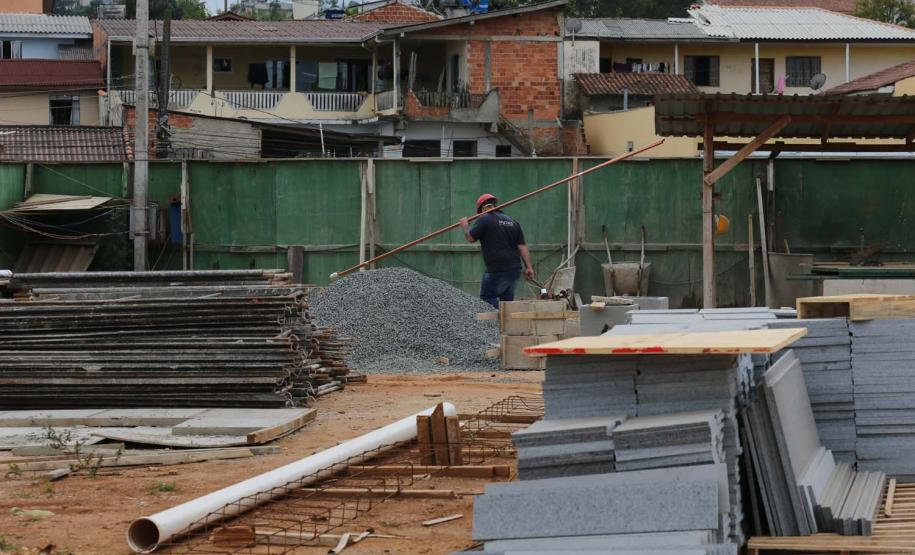 Construcao da Delegacia Cidada de Almirante Tamandare. A delegacia cidadã é um novo modelo de atendimento em delegacias no Paraná, com espaços específicos e reservados para separar vítimas de agressores e possibilidade de auxílio de assistentes sociais e psicólogos, quando necessário. Almirante Tamandare