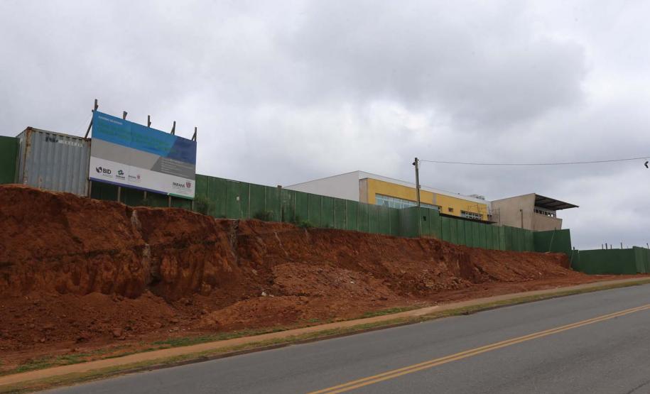 Construcao da Delegacia Cidada de Almirante Tamandare. A delegacia cidadã é um novo modelo de atendimento em delegacias no Paraná, com espaços específicos e reservados para separar vítimas de agressores e possibilidade de auxílio de assistentes sociais e psicólogos, quando necessário. Almirante Tamandare