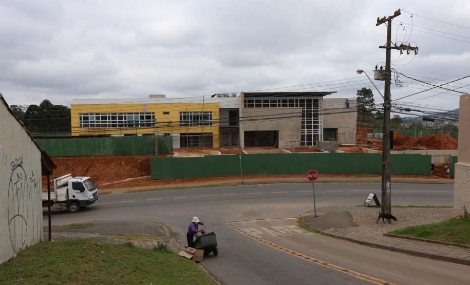 Construcao da Delegacia Cidada de Almirante Tamandare. A delegacia cidadã é um novo modelo de atendimento em delegacias no Paraná, com espaços específicos e reservados para separar vítimas de agressores e possibilidade de auxílio de assistentes sociais e psicólogos, quando necessário. Almirante Tamandare