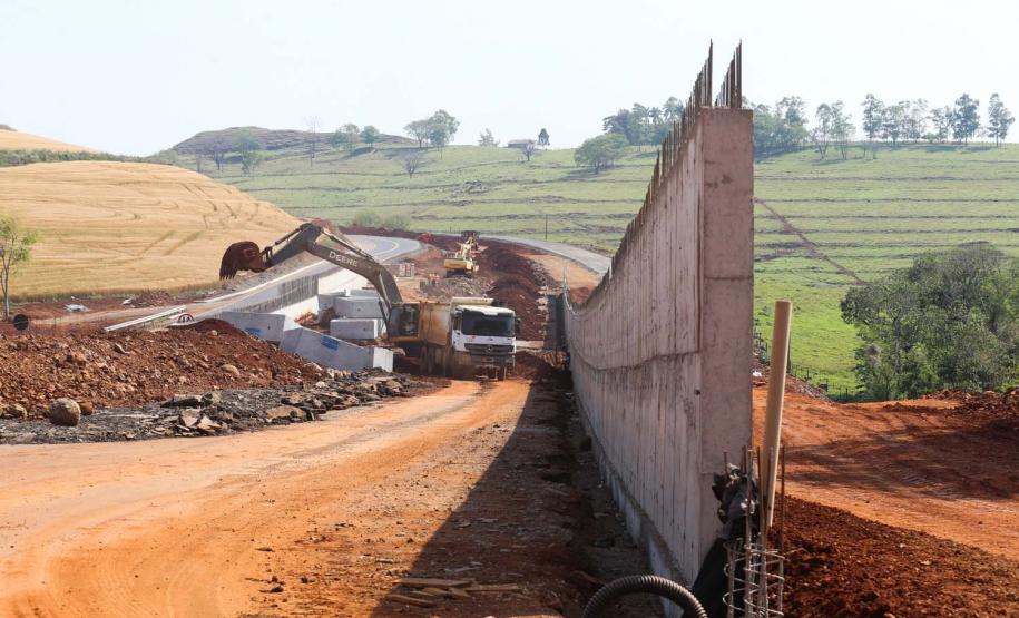 Obras na  PR-445  no trecho de 15,8 quilômetros entre Londrina e o distrito de Irerê tem previsão de entrega para dezembro