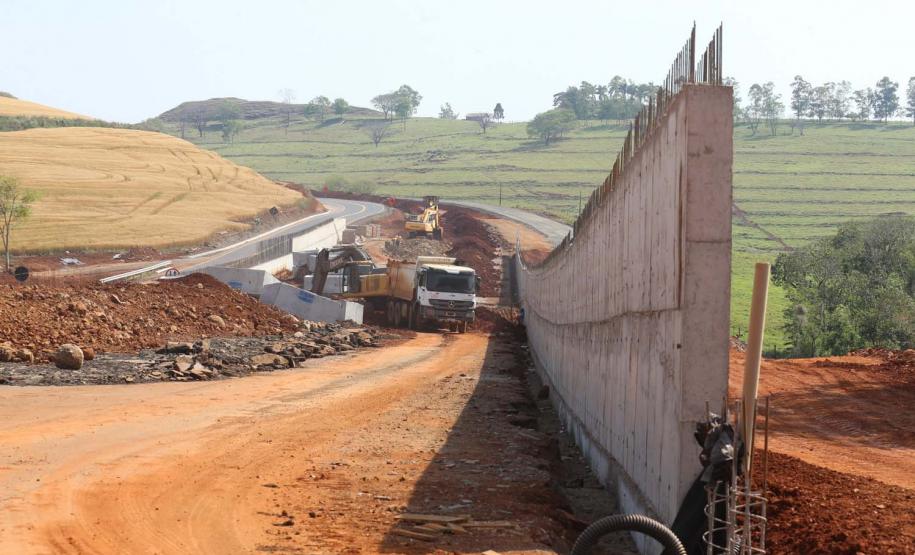 Obras na  PR-445  no trecho de 15,8 quilômetros entre Londrina e o distrito de Irerê tem previsão de entrega para dezembro