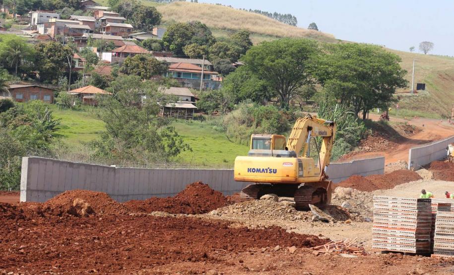 Obras na  PR-445  no trecho de 15,8 quilômetros entre Londrina e o distrito de Irerê tem previsão de entrega para dezembro