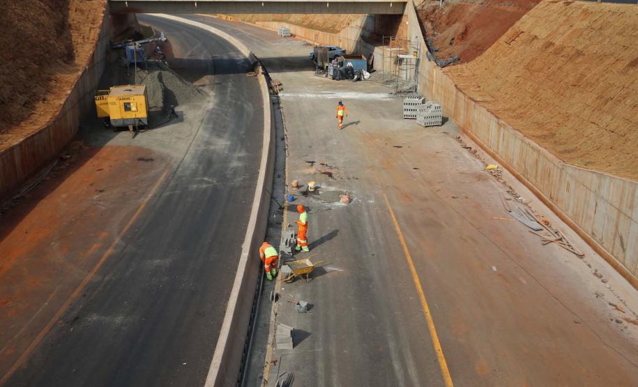 Obras na  PR-445  no trecho de 15,8 quilômetros entre Londrina e o distrito de Irerê tem previsão de entrega para dezembro