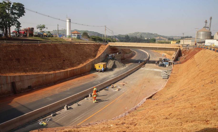 Obras na  PR-445  no trecho de 15,8 quilômetros entre Londrina e o distrito de Irerê tem previsão de entrega para dezembro