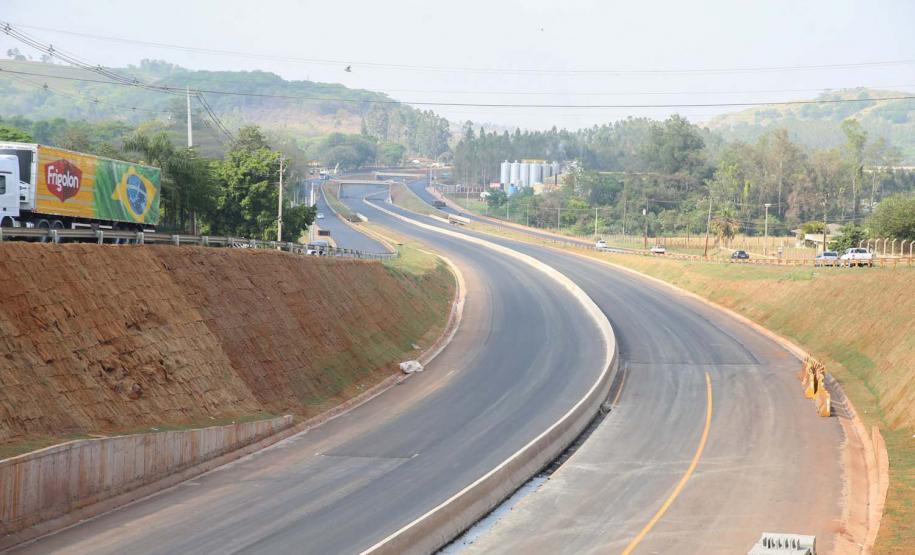 Obras na  PR-445  no trecho de 15,8 quilômetros entre Londrina e o distrito de Irerê tem previsão de entrega para dezembro