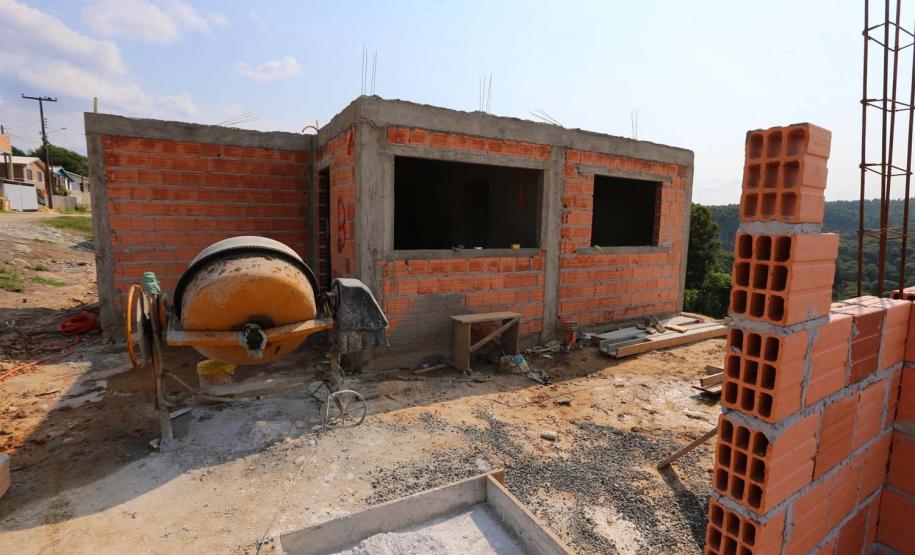 Construção das 157 casas na Vila Zezo em Imbituva,  o local passará por ação completa de regularização fundiária, com demarcação dos lotes individualizados e entrega de títulos de propriedade aos moradores. Também serão feitas obras de infraestrutura complementar para urbanização completa da região.