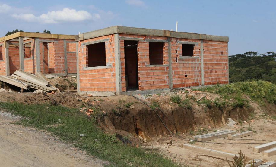 Construção das 157 casas na Vila Zezo em Imbituva,  o local passará por ação completa de regularização fundiária, com demarcação dos lotes individualizados e entrega de títulos de propriedade aos moradores. Também serão feitas obras de infraestrutura complementar para urbanização completa da região.